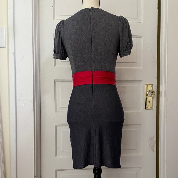 GUC! Pin up-style dress with a nautical touch - Picture 2 of 6